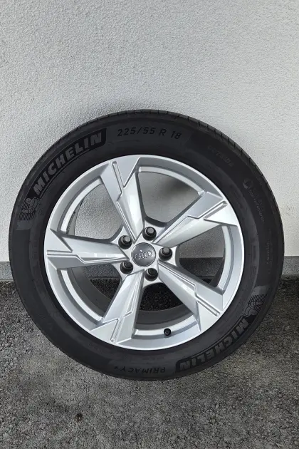 4 Stk Sommerreifen mit Orig. Audi Felgen 18"