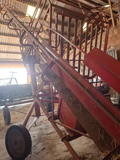 Ballenwagen und Förderband