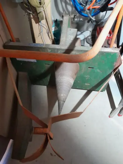 Kegelbohrer und Ballengabel