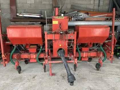 Becker Maissämaschine