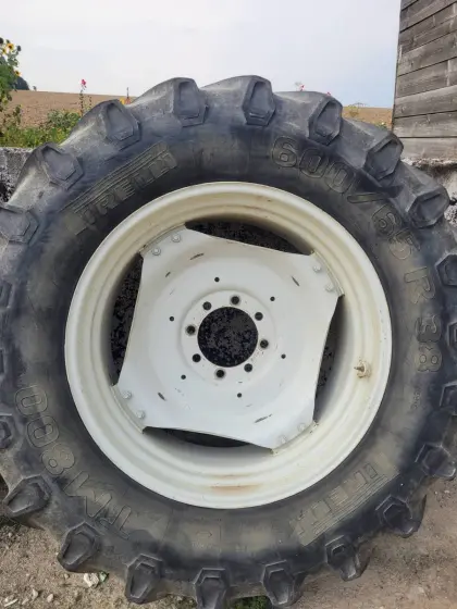 600/65R38