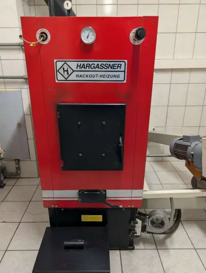 Hargassner Hackgutheizung WTH 35 mit Raumaustragung + Boiler