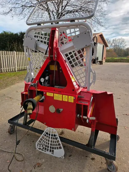 Forstseilwinde Tajfun EGV 85 AHK SG mit Funk