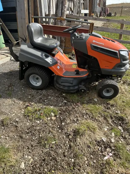 Husqvarna Rasentraktor TC239T