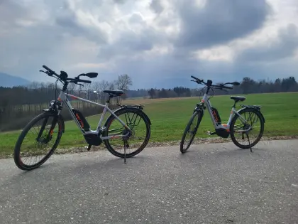 2x E-Bike KTM Damen- und Herrenrad
