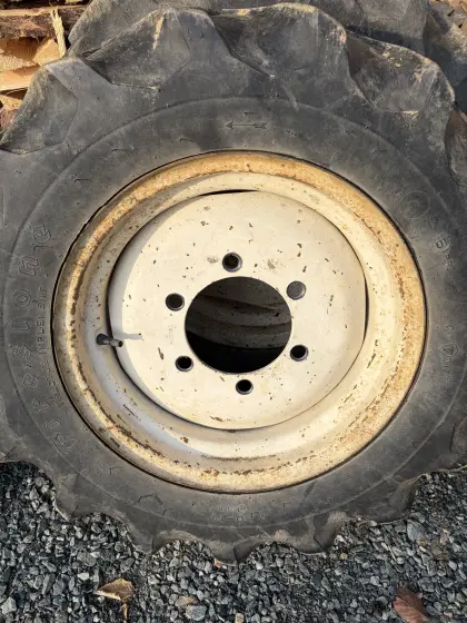 Reifen mit Felgen 7.5- R18