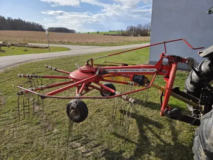 Pöttinger Schwadkreisel 322 HNS