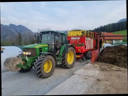 John Deere 6230