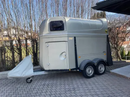 Pferdeanhänger zu verkaufen