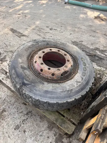 Reifen 10.00-R20 Continental