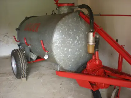 Güllefass 2.200 l und 1.700 l Bauer