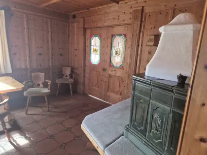 Kachelpfen aus handgebrannten Kacheln