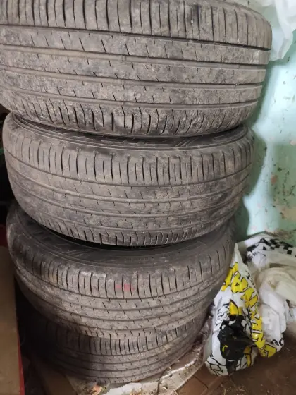 Neuwertige Sommerreifen mit Alufelgen