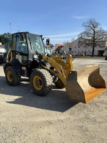 Komatsu WA80 Radlader BJ2021 1400h