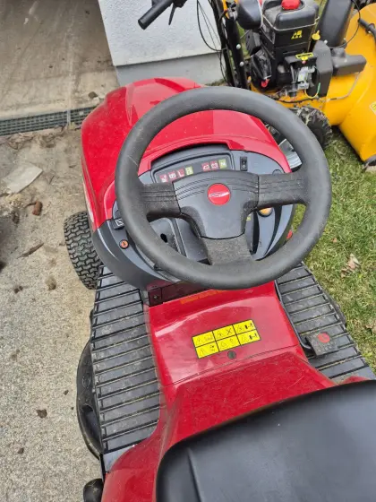 Rasenmähtraktor