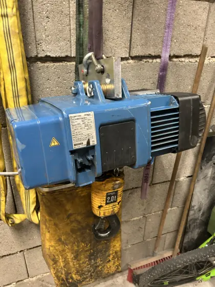 Demag Kettenzug 2.000 kg mit Funk 26 m Hubhöhe Silokran