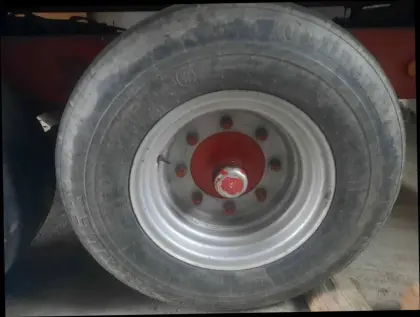 Kipperreifen 355/60R18 mit Felge