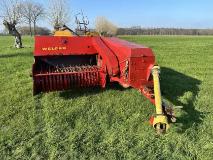 Welger AP 45 Presse mit Rutsche