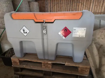 Rinderaufstallung/ Diesel+Adblue Mobiltanks