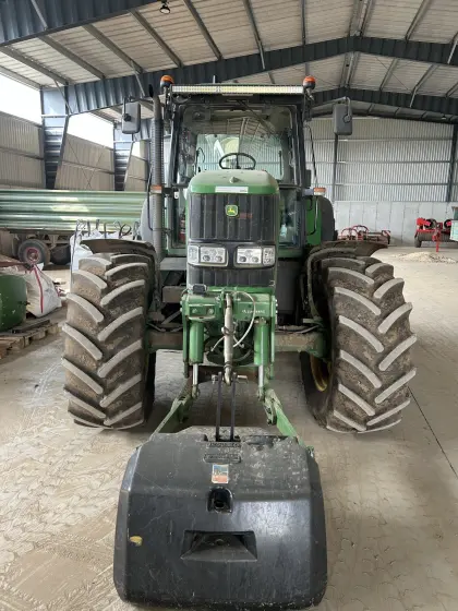 John Deere 6820