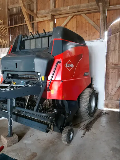 Verkaufe Kuhn VB 2265 Rundballenpresse