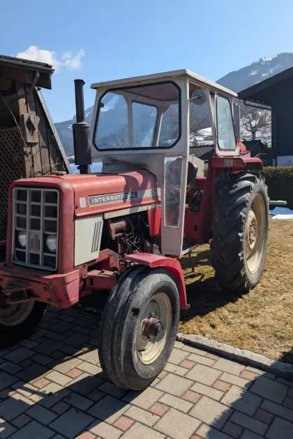 Traktor und Holzspalter Krapan 17t