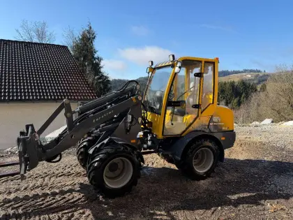 Eurotrac W12-CF XL Hoflader Agrarfahrzeug