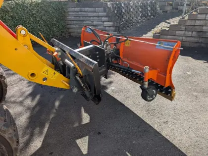 Schneeschielt mit Gehl, Bobcar,.. Aufnahme