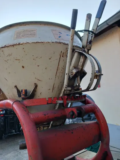 Einscheiben-Kreisel-Düngerstreuer