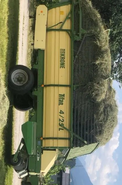 Krone Ladewgen Titan 4/25