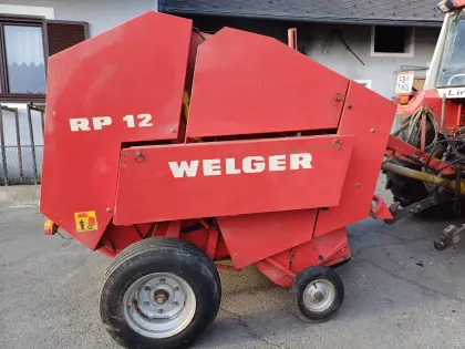 Wella Rundballenpresse RP 12 + Wickelmaschine
