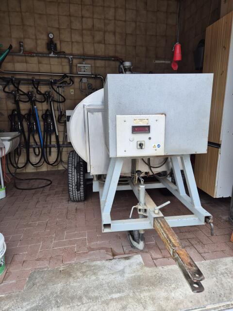 Mobiler Milchtank mit Waschanlage