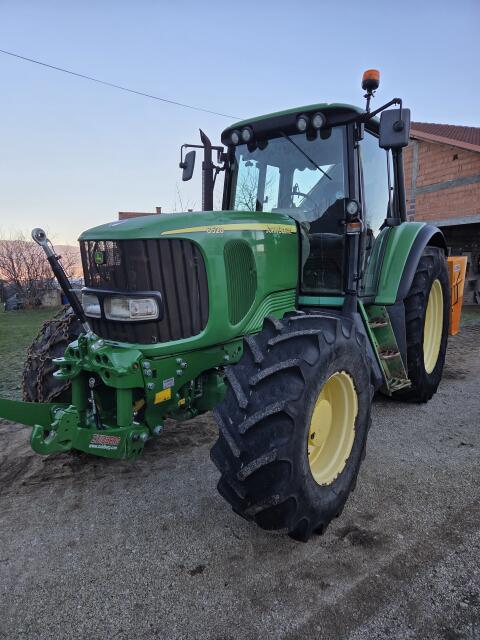 John Deere 6520