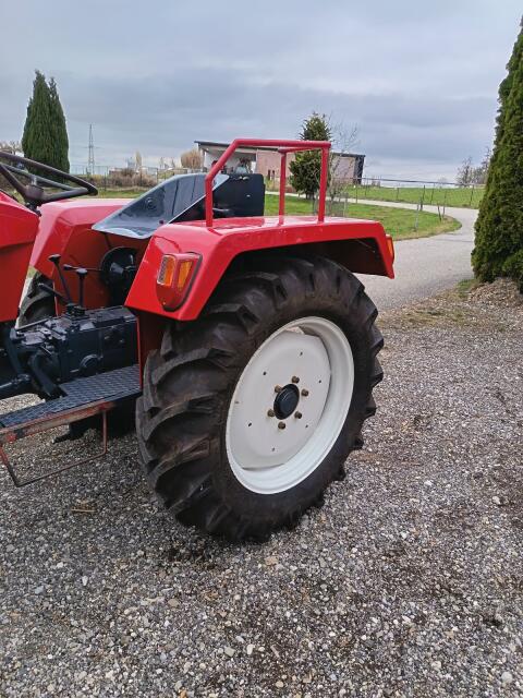Reifen 12.4-28 mit Felgen