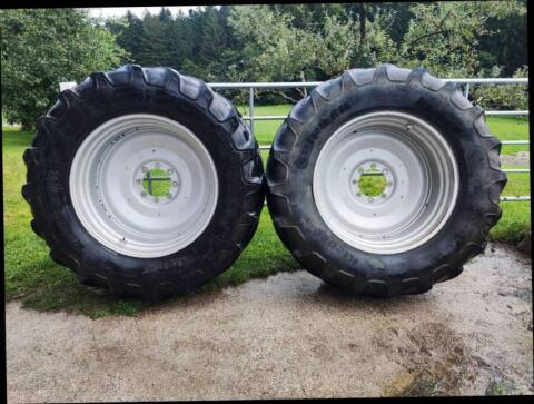 Reifen- und Felgensatz 600/65 R38 und 540/65 R26 Case CS 120-150