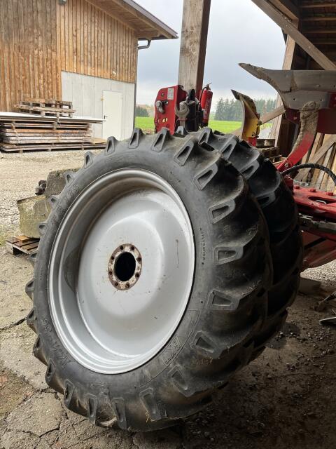 Pflegereifen BKT 12.4-36