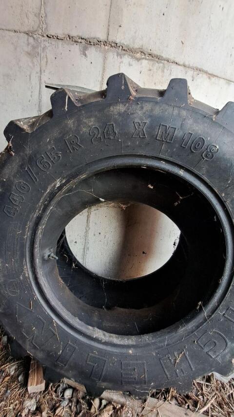 440/65 R24 Michelin XM108