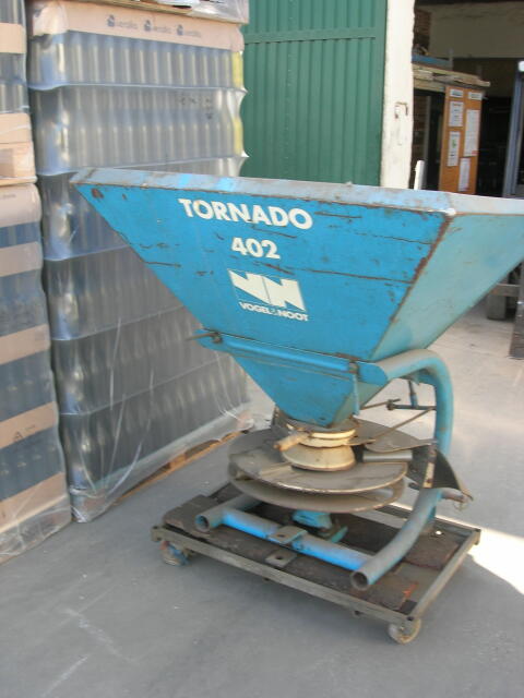 Düngerstreuer Tornado 402