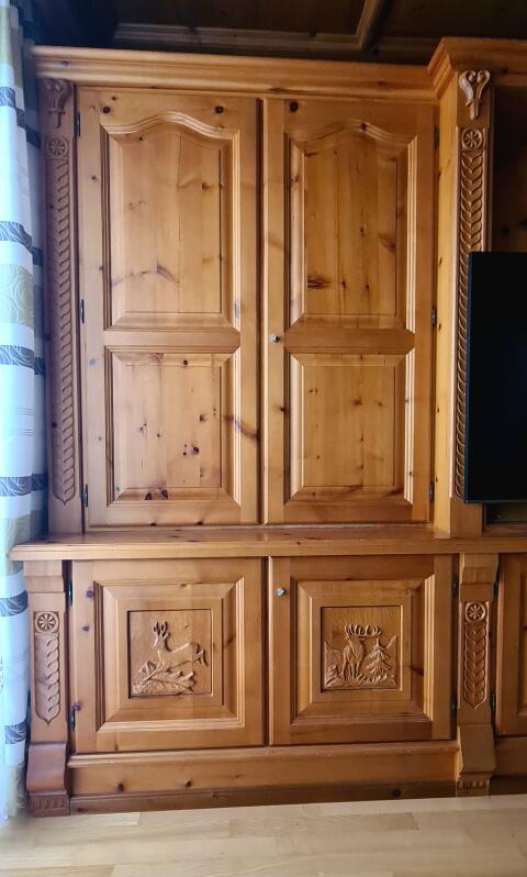 Zirbenstube / Tiroler Bauernstube massiv mit Schnitzereien