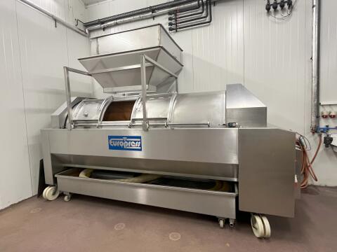Europress 4.000 l mit Tresterwanne und Trichter