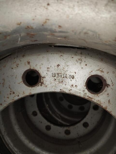 LKW-Reifen mit Felge