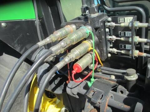 John Deere 5520