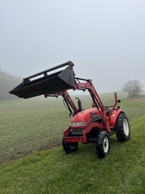 Kleintraktor mit Frontlader