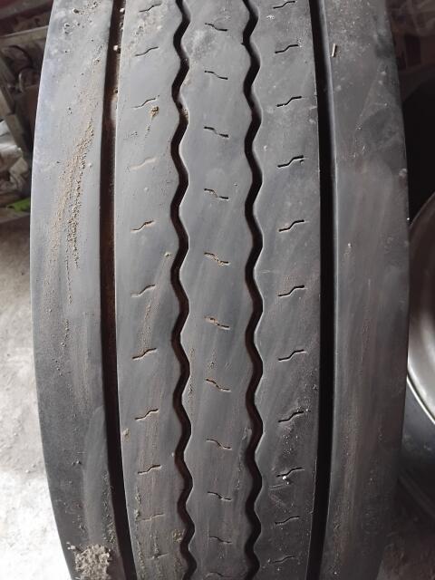 Reifen 295/80x22,5 mit Felge