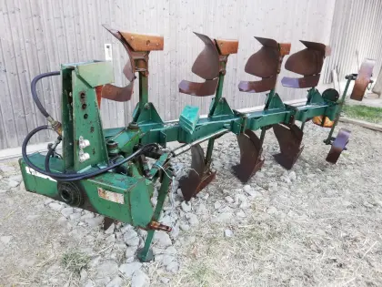 4 Schar Volldrehpflug, eine Garnitur Pflugscharen
