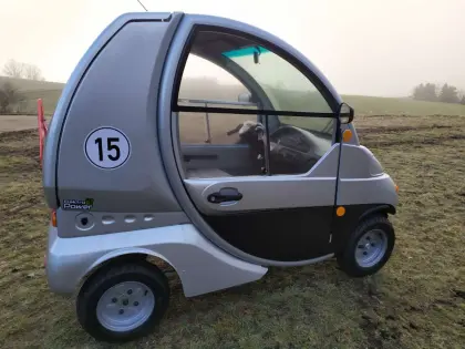 Seniorenfahrzeug - Elektroauto - Krankenfahrstuhl