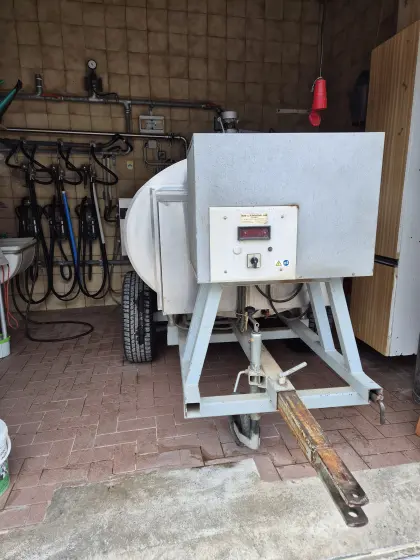 Mobiler Milchtank mit Waschanlage