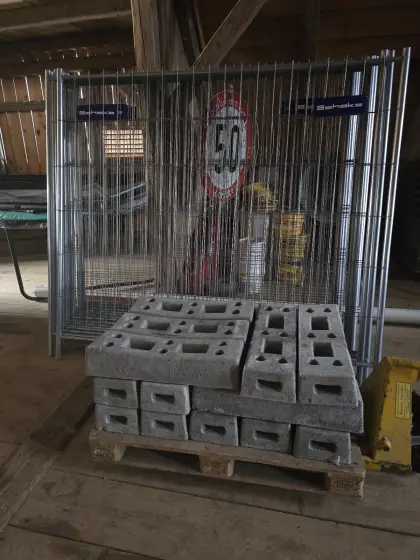 Baustellen-Gitter-Absperrung für Häuslebauer zu vermieten