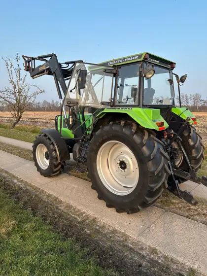 Deutz DX 4.31 mit Baas VG60 Industrielader