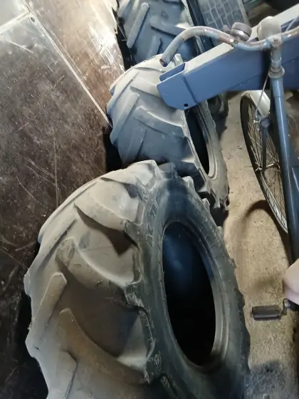 Traktorreifen 365/70 R18